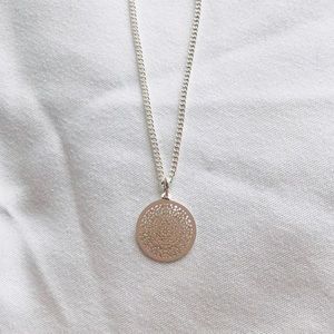 Silver pendant necklace